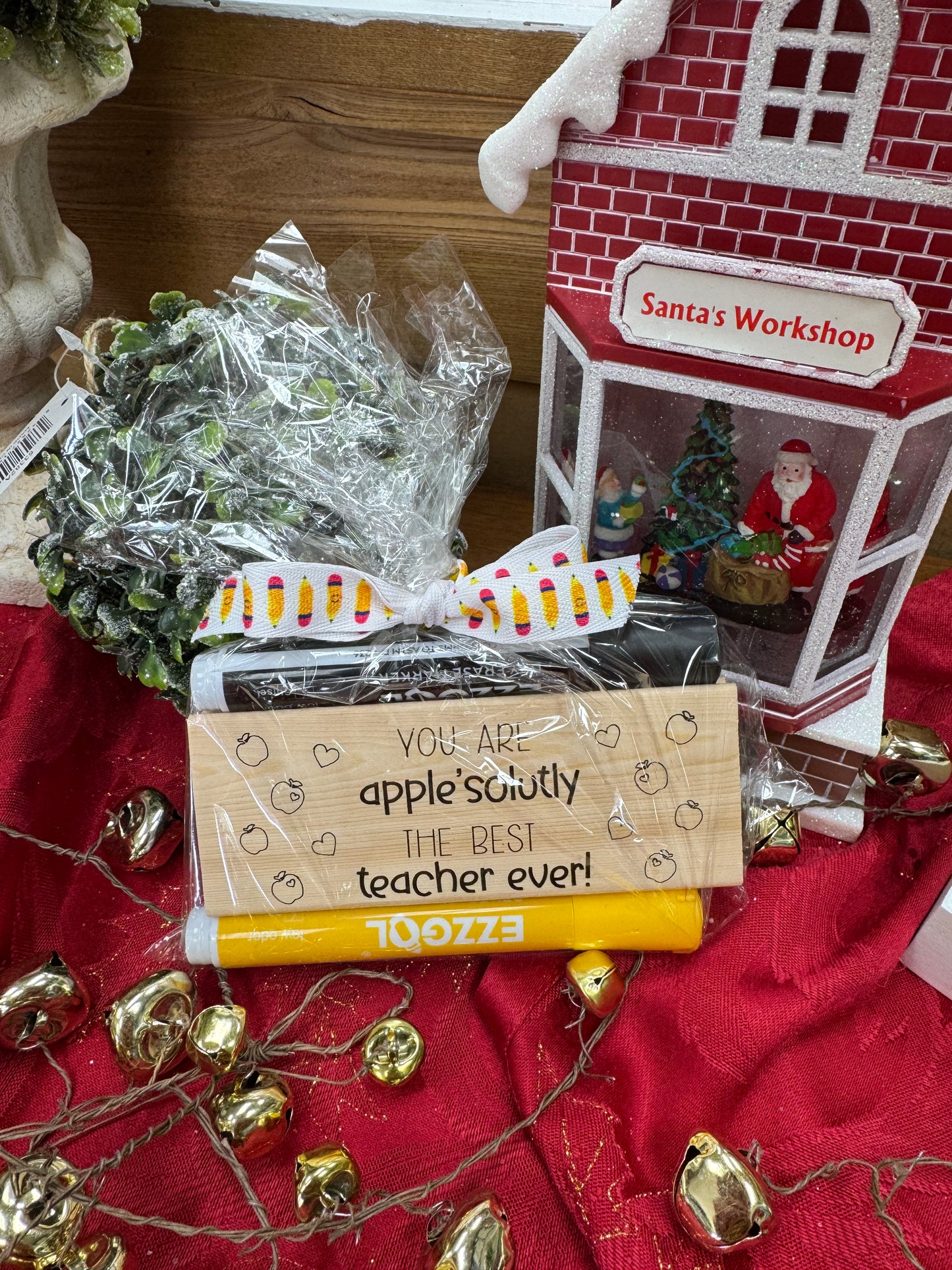 White board eraser with markers