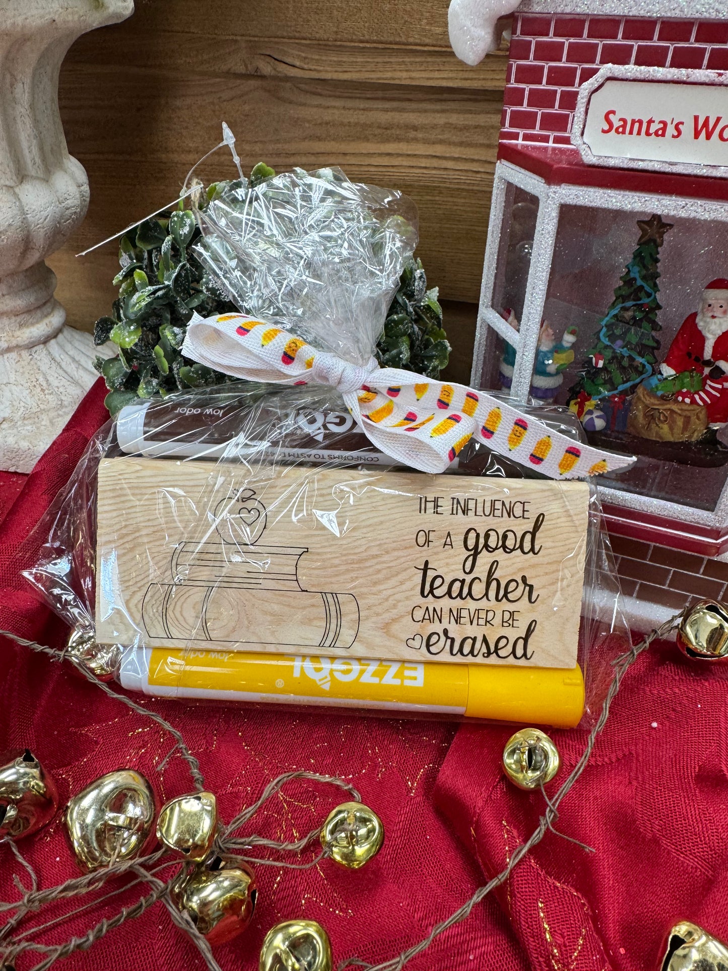 White board eraser with markers